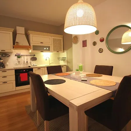 Charming 2 Bedroom Apartment Perfect For Vacation アパート ロヴィニ