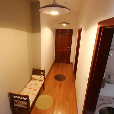 Charming 2 Bedroom Apartment Perfect For Vacation *
